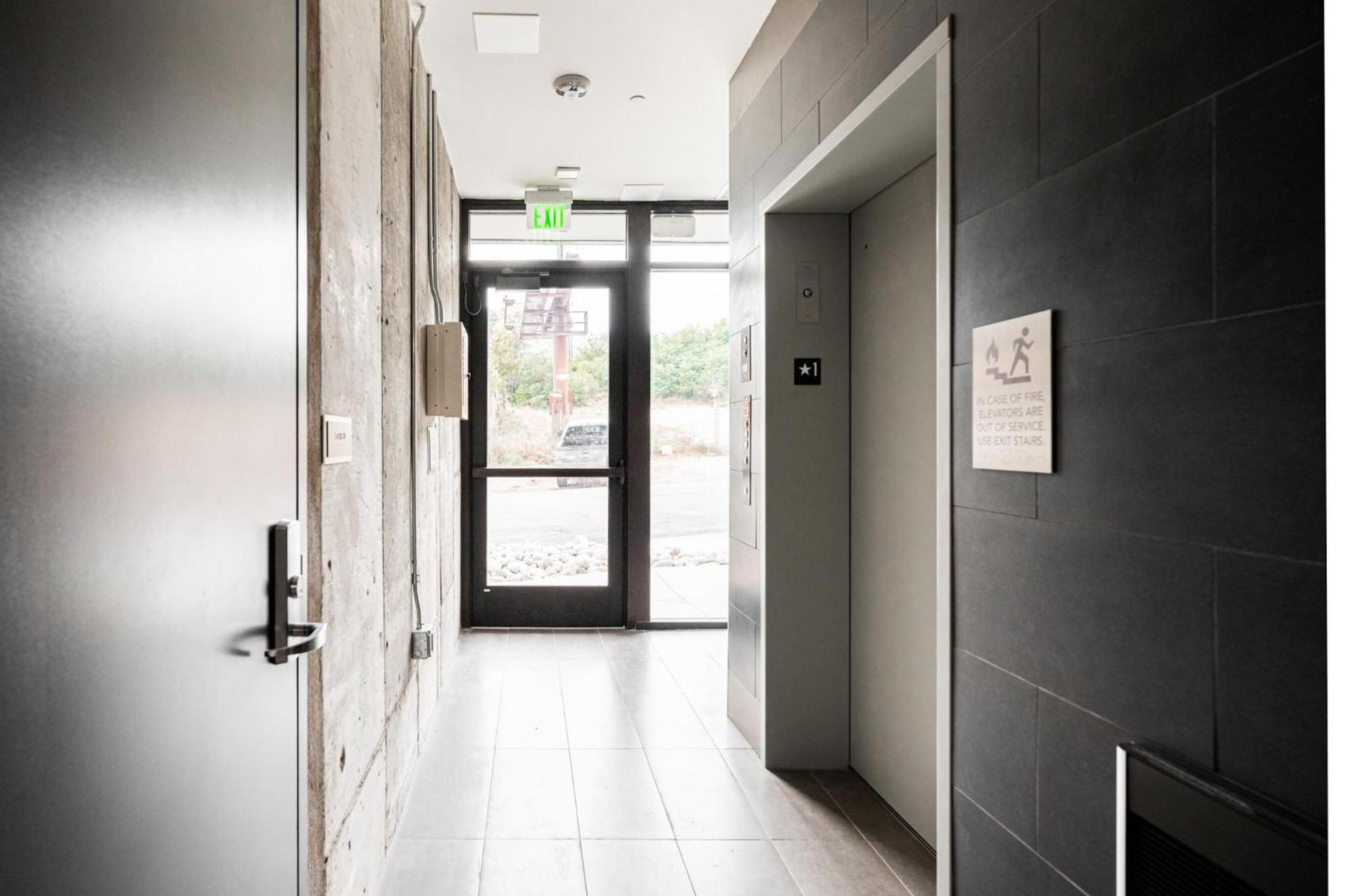 Gameday Oasis - Private Balcony - Jefferson Park - Tesoro Villa Denver Exterior photo